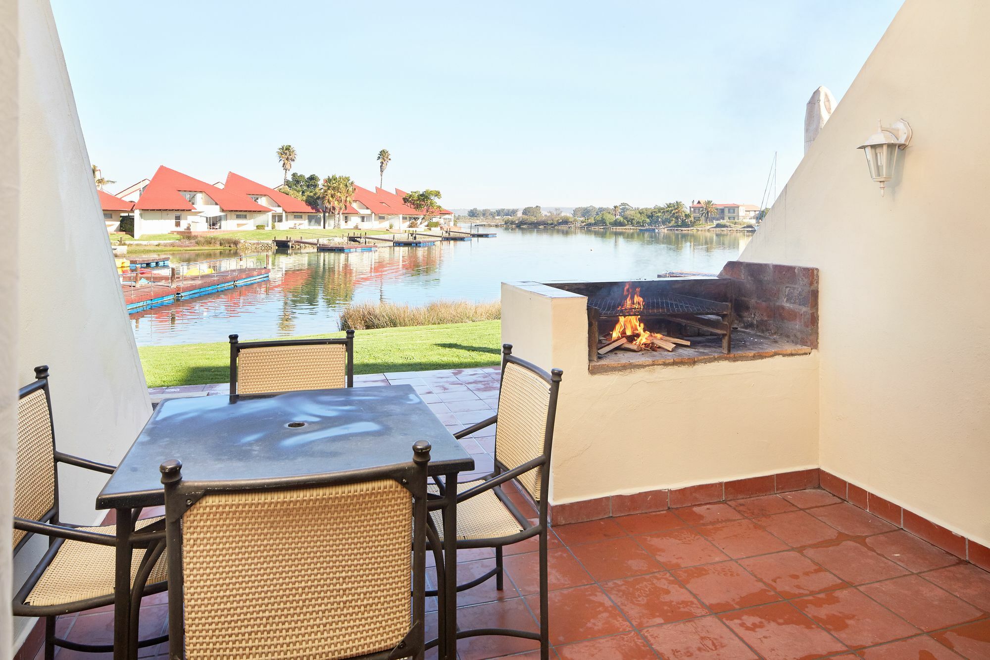 Апартаменты First Group Port Owen Marina Фелддриф Экстерьер фото